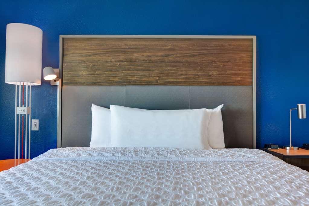 Tru By Hilton St. Petersburg Downtown Central Ave Room photo